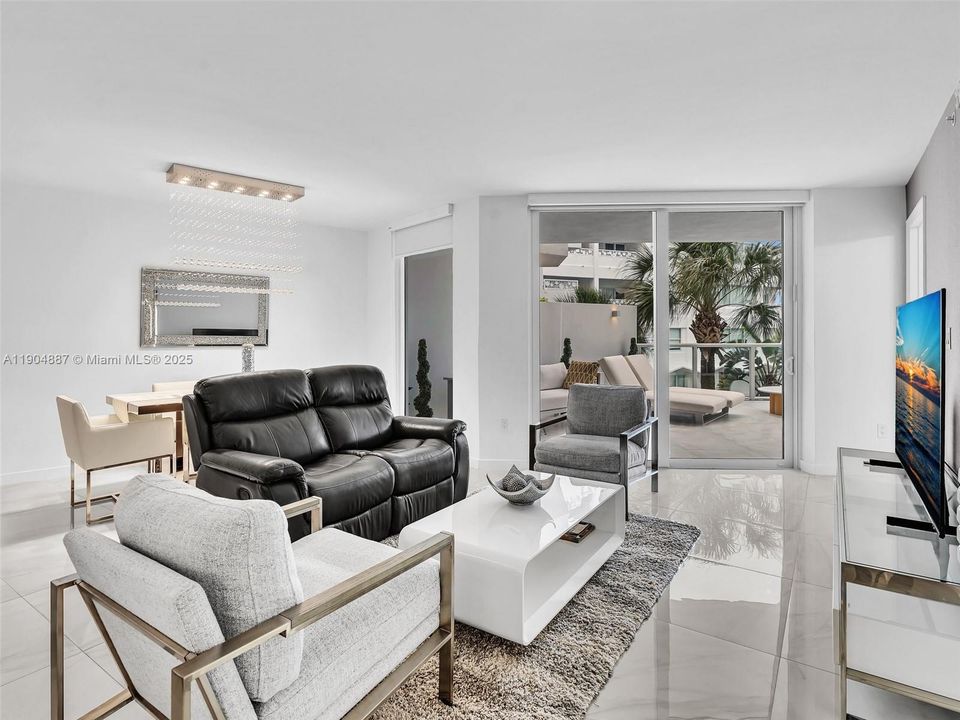 For Rent: $5,100 (2 beds, 2 baths, 1142 Square Feet)