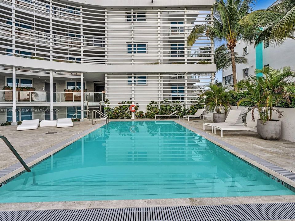 For Rent: $5,100 (2 beds, 2 baths, 1142 Square Feet)