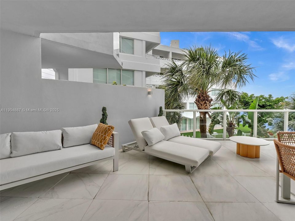 For Rent: $5,100 (2 beds, 2 baths, 1142 Square Feet)