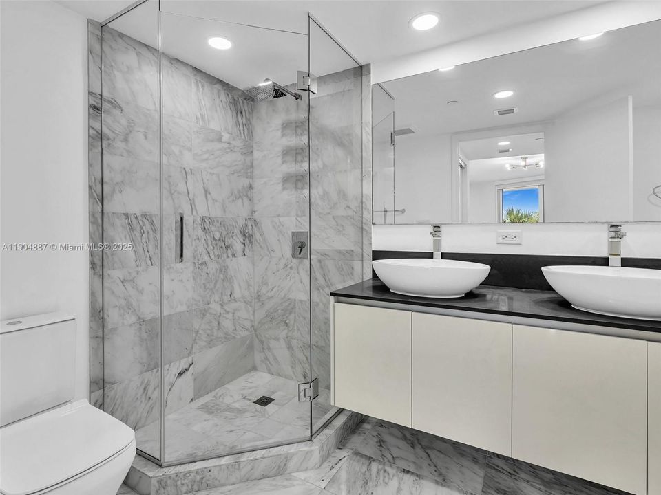 For Rent: $5,100 (2 beds, 2 baths, 1142 Square Feet)