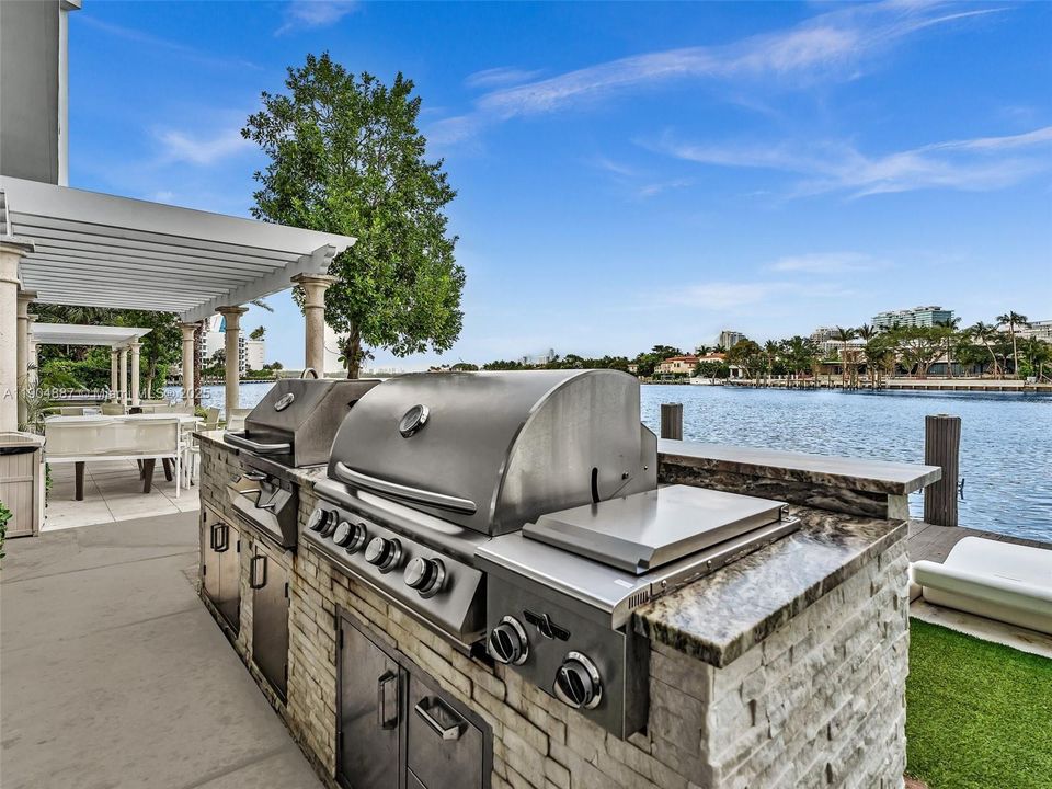 For Rent: $5,100 (2 beds, 2 baths, 1142 Square Feet)