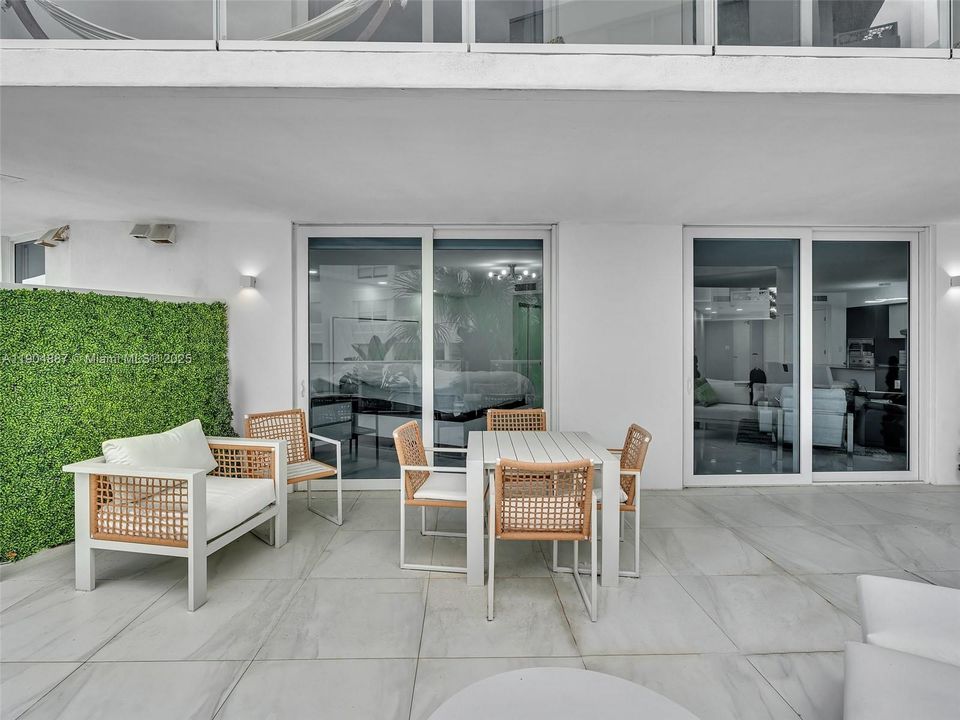 For Rent: $5,100 (2 beds, 2 baths, 1142 Square Feet)