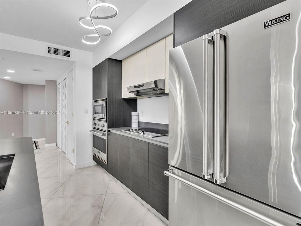 For Rent: $5,100 (2 beds, 2 baths, 1142 Square Feet)