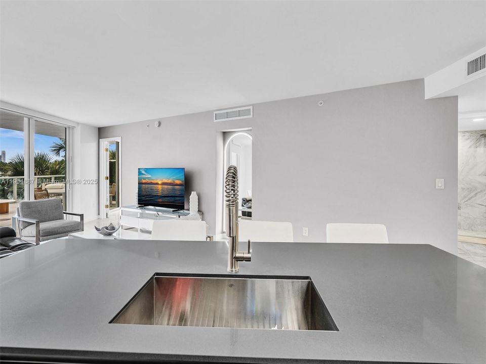 For Rent: $5,100 (2 beds, 2 baths, 1142 Square Feet)