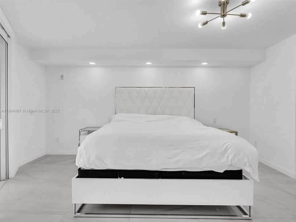 For Rent: $5,100 (2 beds, 2 baths, 1142 Square Feet)