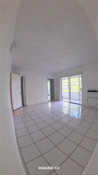 For Sale: $149,000 (1 beds, 1 baths, 660 Square Feet)