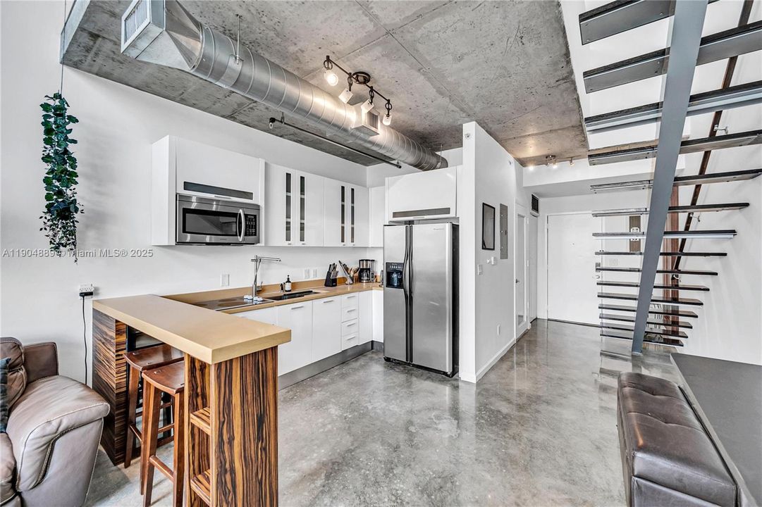 Недавно арендовано: $3,000 (1 спален, 1 ванн, 795 Квадратных фут)