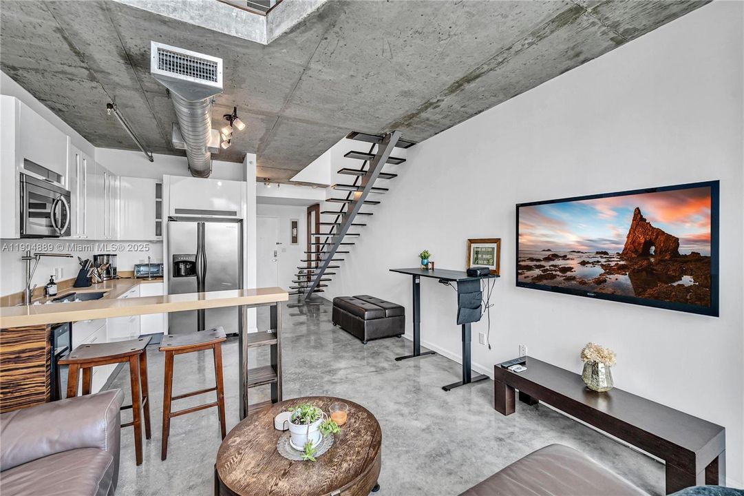 Недавно арендовано: $3,000 (1 спален, 1 ванн, 795 Квадратных фут)