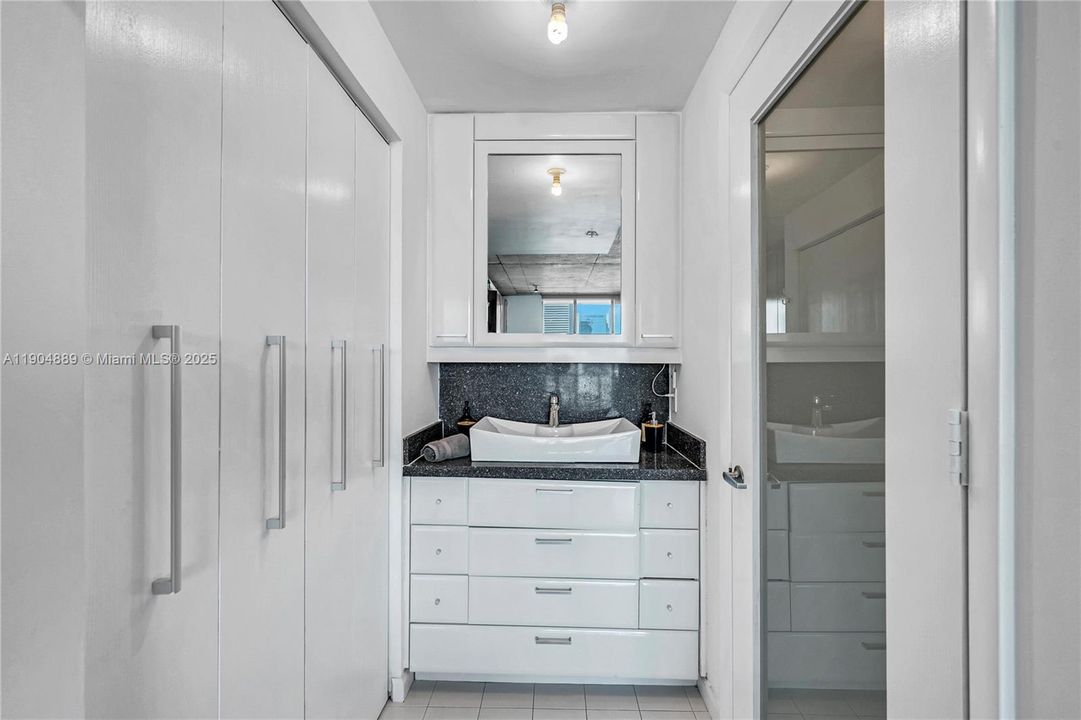 Недавно арендовано: $3,000 (1 спален, 1 ванн, 795 Квадратных фут)