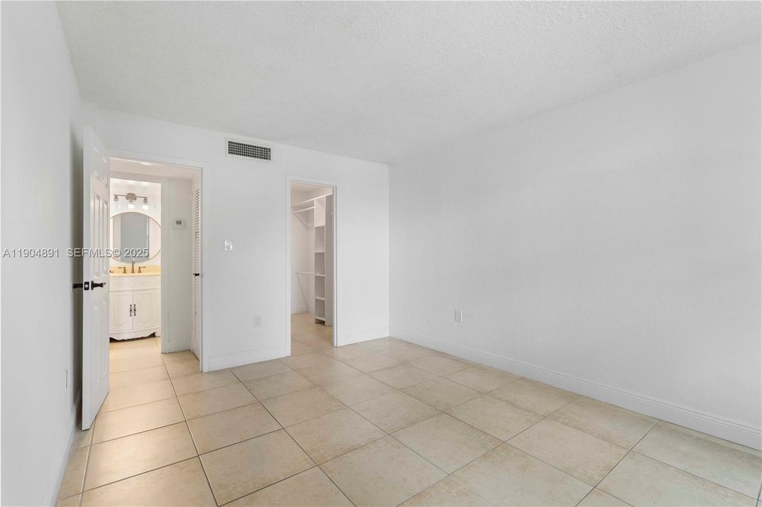 For Rent: $1,700 (1 beds, 1 baths, 714 Square Feet)