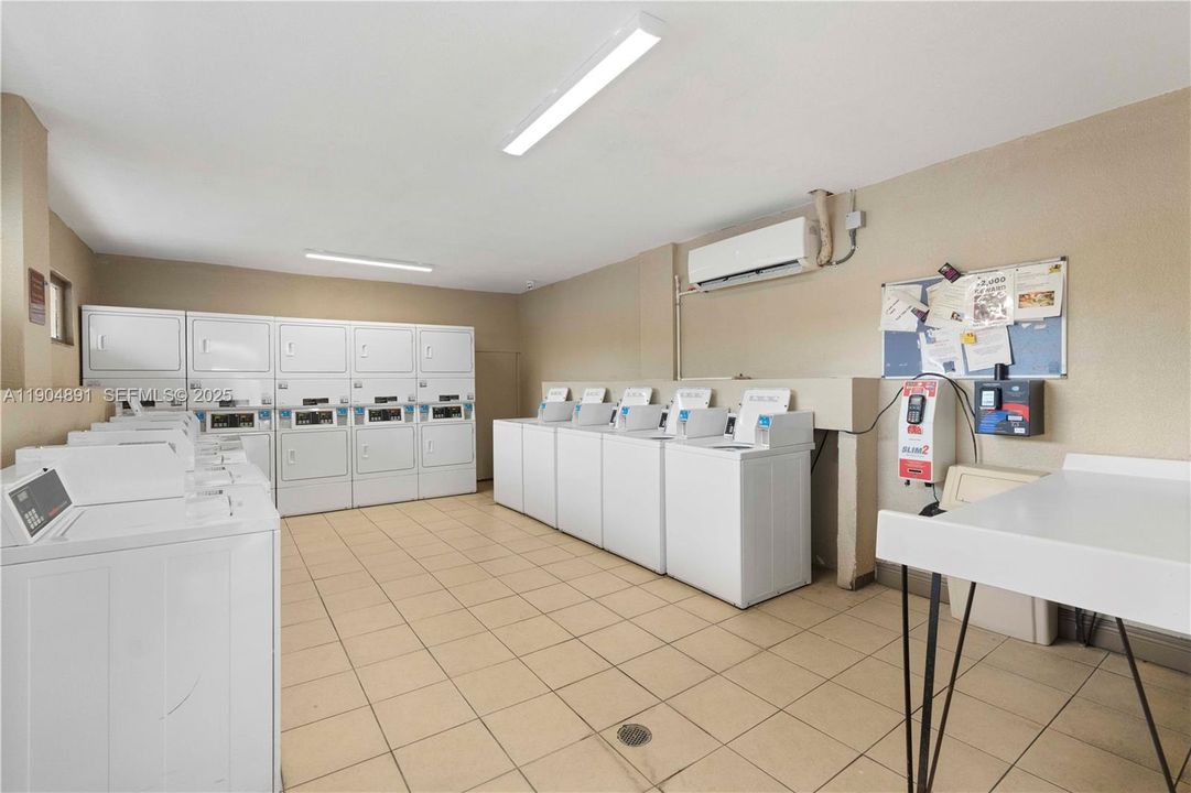 For Rent: $1,700 (1 beds, 1 baths, 714 Square Feet)