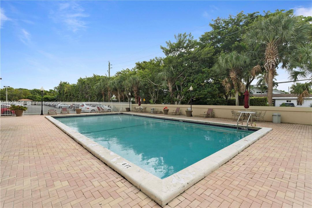 For Rent: $1,700 (1 beds, 1 baths, 714 Square Feet)