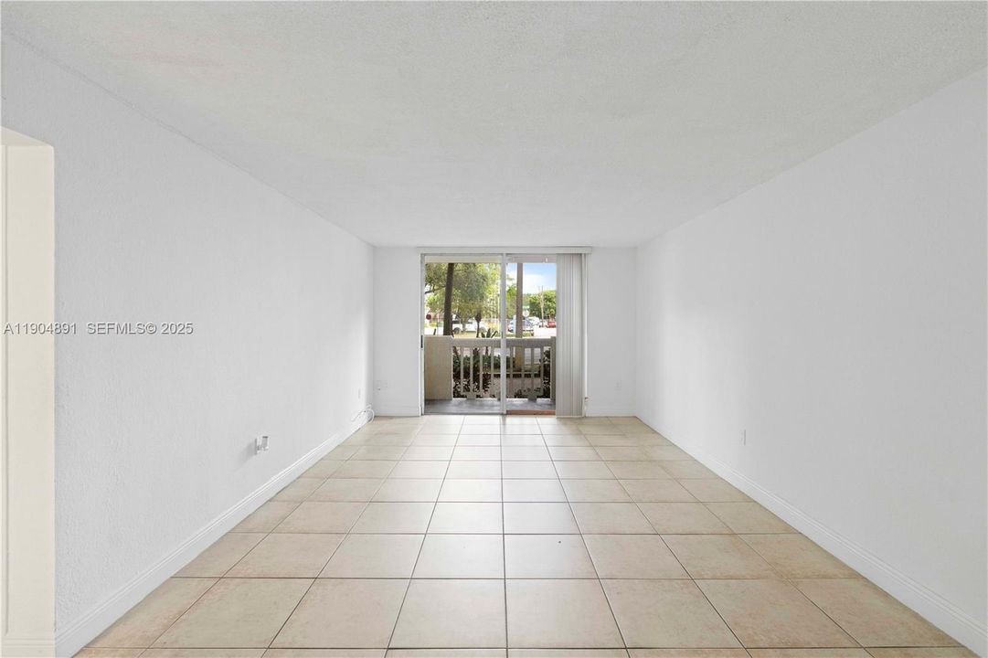 For Rent: $1,700 (1 beds, 1 baths, 714 Square Feet)