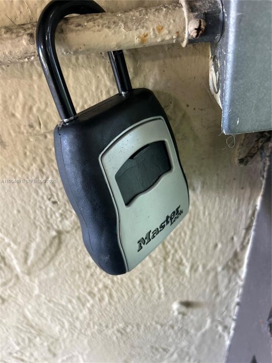 For Rent: $1,700 (1 beds, 1 baths, 714 Square Feet)