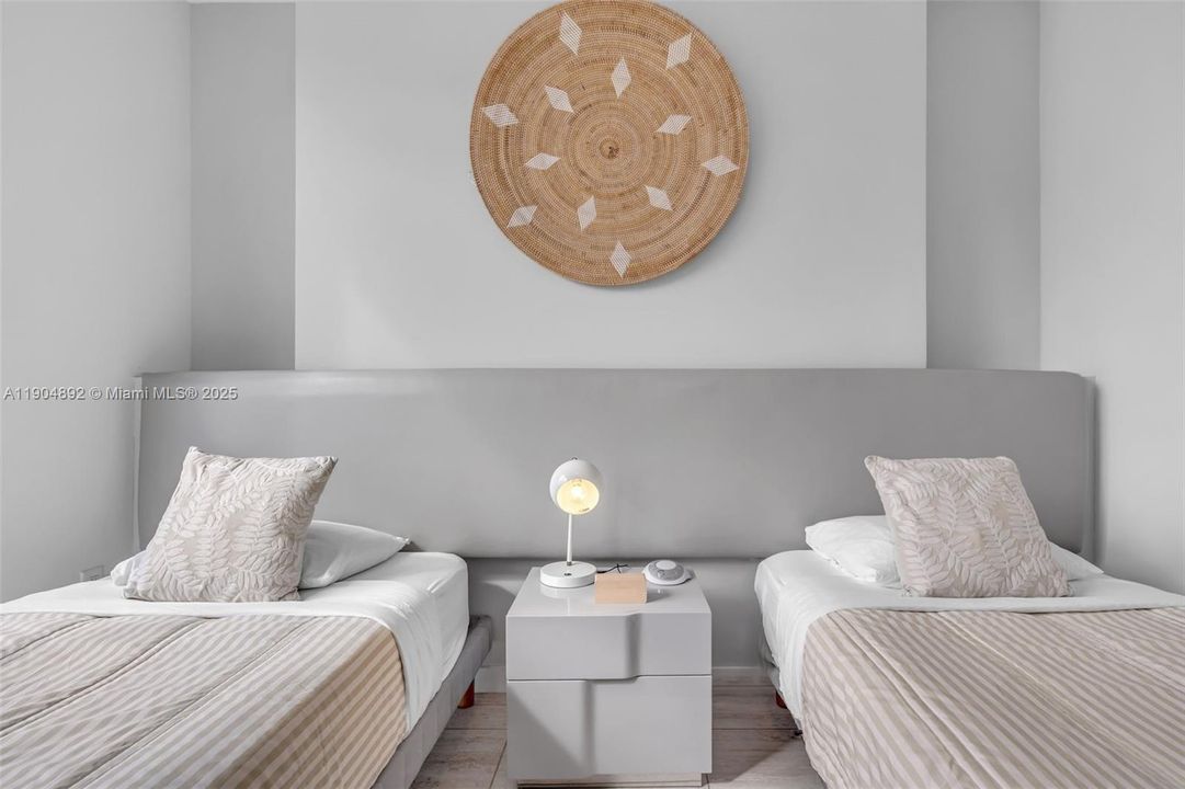 For Sale: $699,000 (2 beds, 2 baths, 1062 Square Feet)