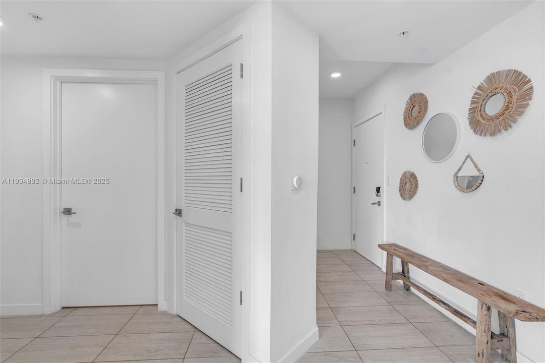 For Sale: $699,000 (2 beds, 2 baths, 1062 Square Feet)