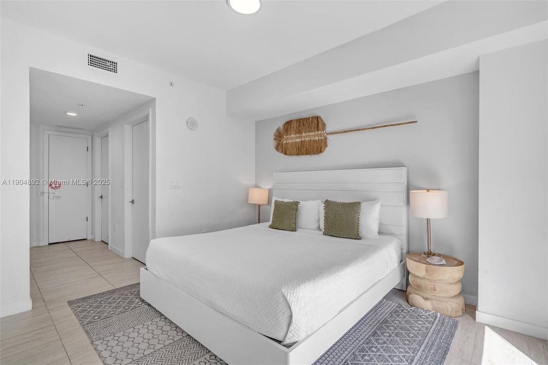 For Sale: $699,000 (2 beds, 2 baths, 1062 Square Feet)