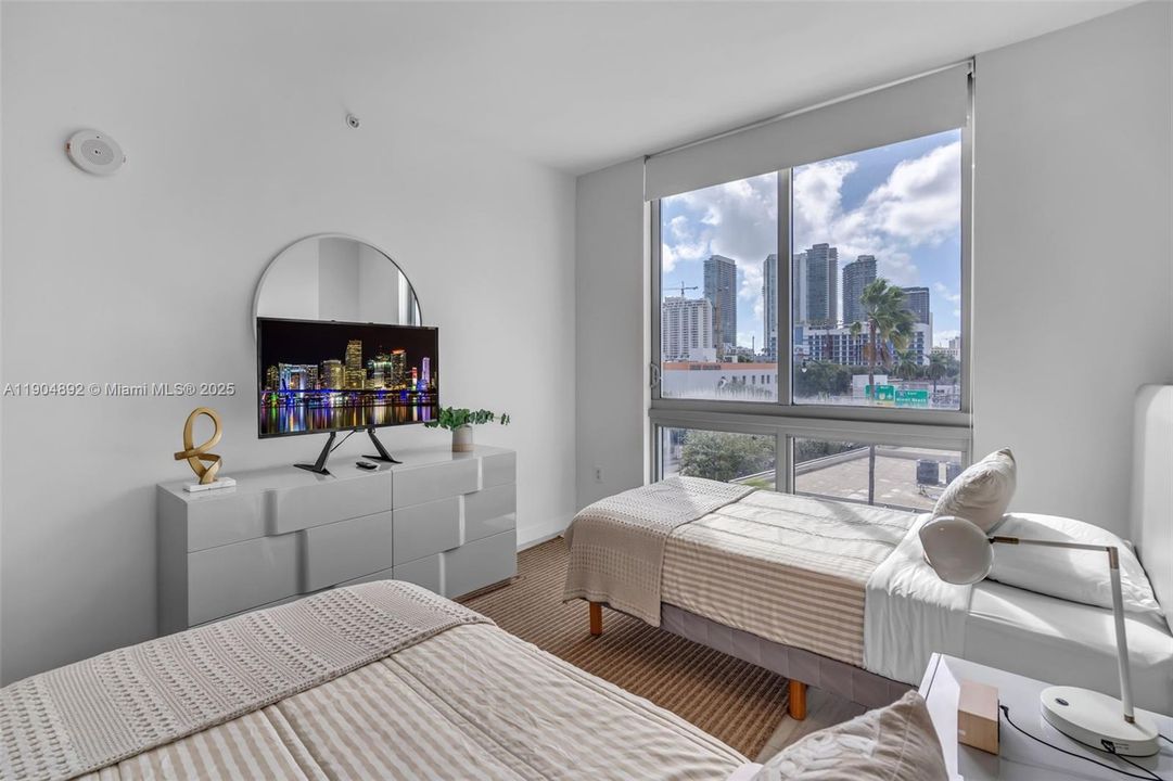 For Sale: $699,000 (2 beds, 2 baths, 1062 Square Feet)