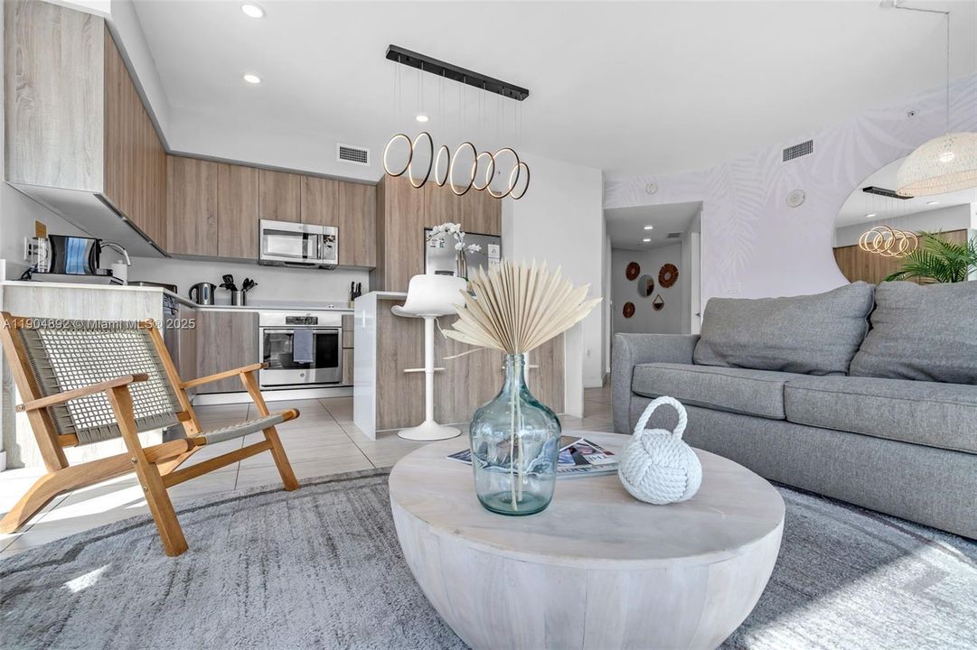 For Sale: $699,000 (2 beds, 2 baths, 1062 Square Feet)