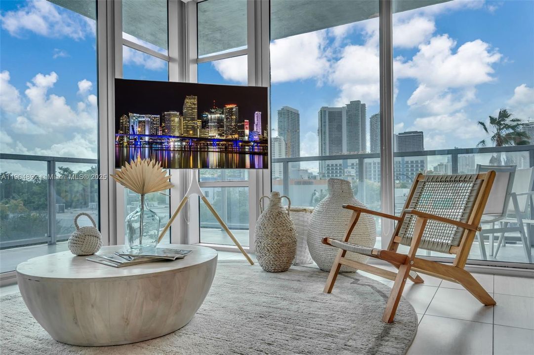 For Sale: $699,000 (2 beds, 2 baths, 1062 Square Feet)