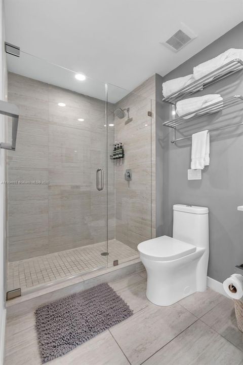 For Sale: $699,000 (2 beds, 2 baths, 1062 Square Feet)