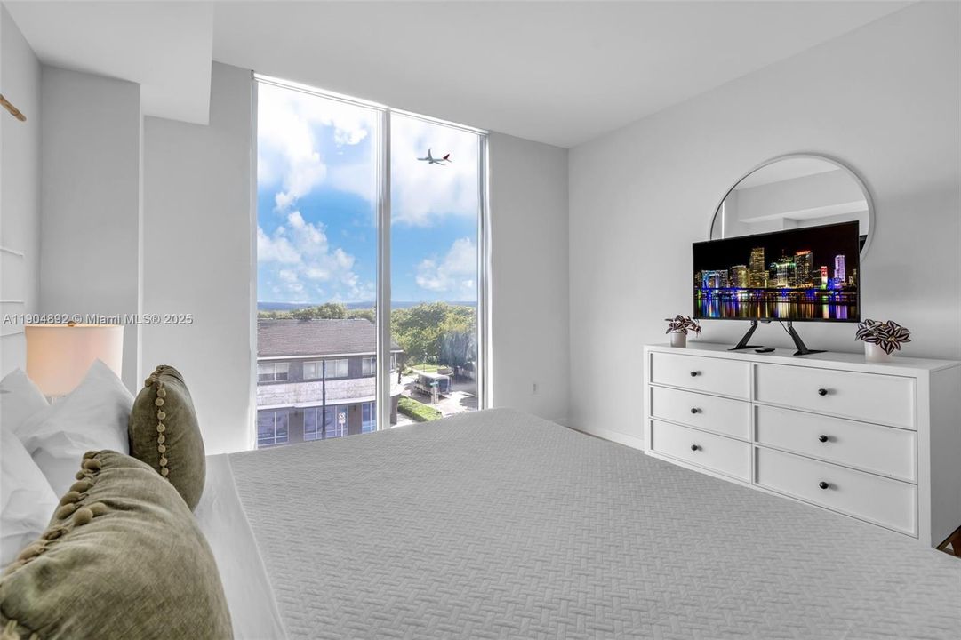 For Sale: $699,000 (2 beds, 2 baths, 1062 Square Feet)