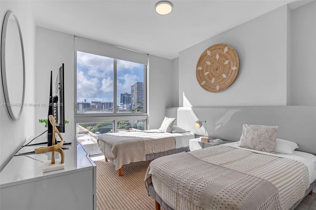 For Sale: $699,000 (2 beds, 2 baths, 1062 Square Feet)