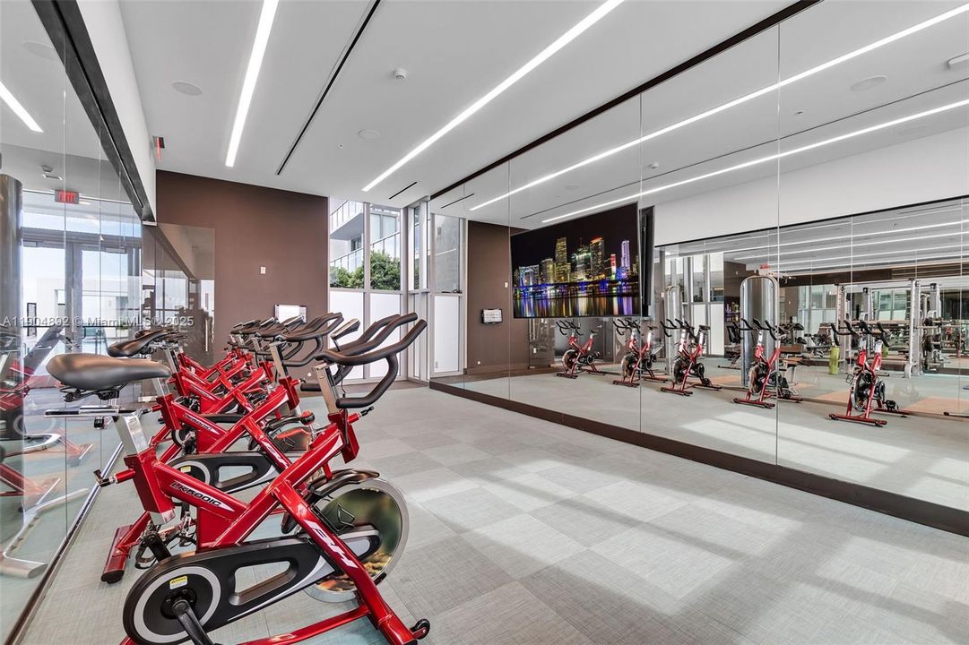 For Sale: $699,000 (2 beds, 2 baths, 1062 Square Feet)