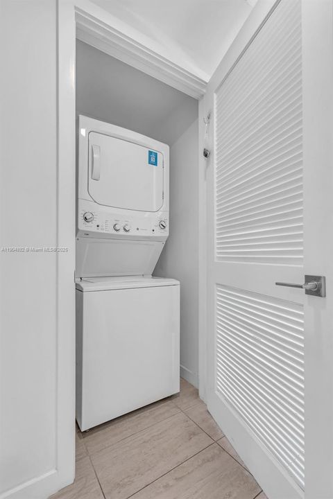 For Sale: $699,000 (2 beds, 2 baths, 1062 Square Feet)