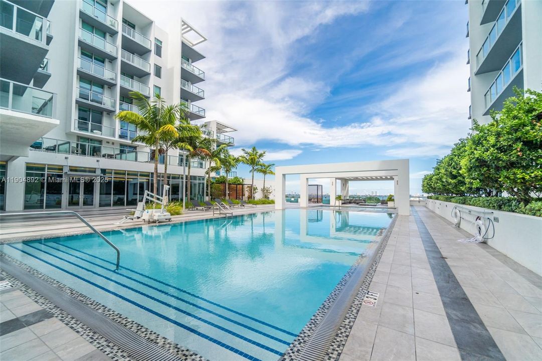 For Sale: $699,000 (2 beds, 2 baths, 1062 Square Feet)