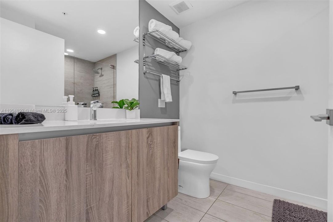 For Sale: $699,000 (2 beds, 2 baths, 1062 Square Feet)