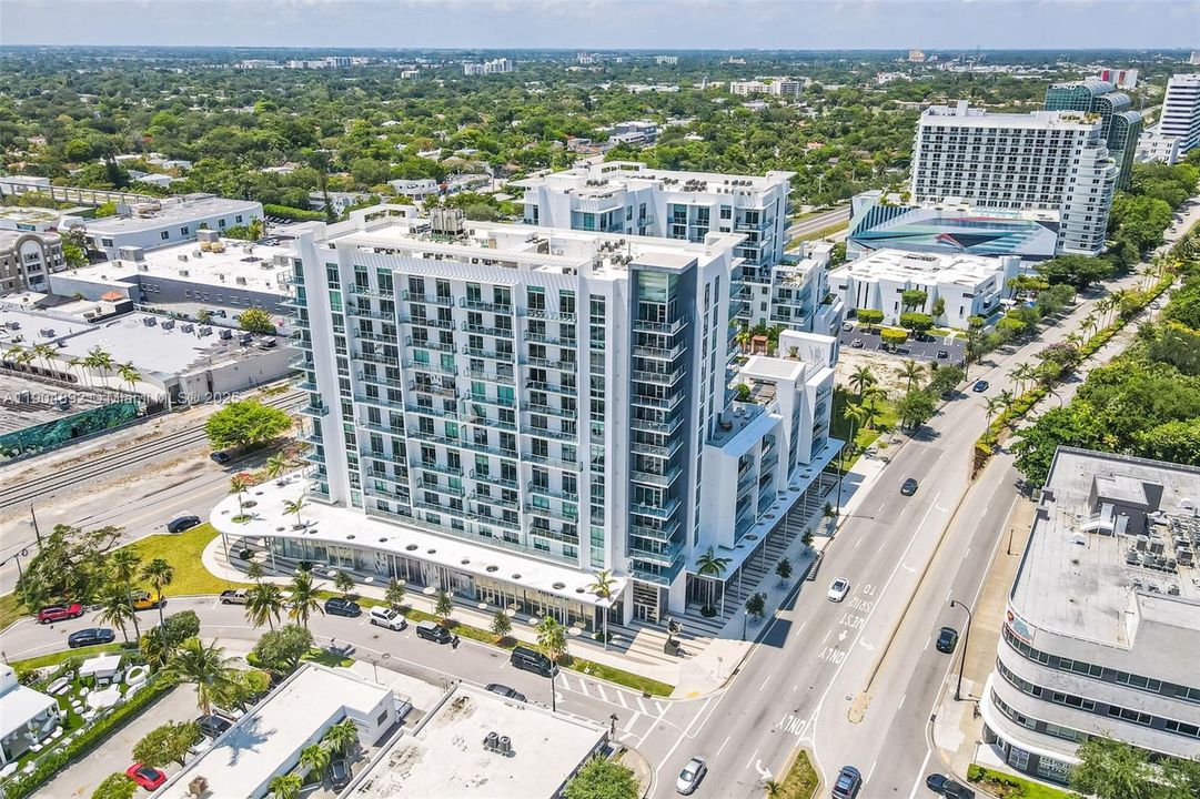 For Sale: $699,000 (2 beds, 2 baths, 1062 Square Feet)