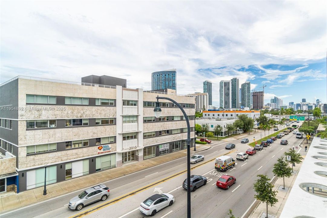 For Sale: $699,000 (2 beds, 2 baths, 1062 Square Feet)