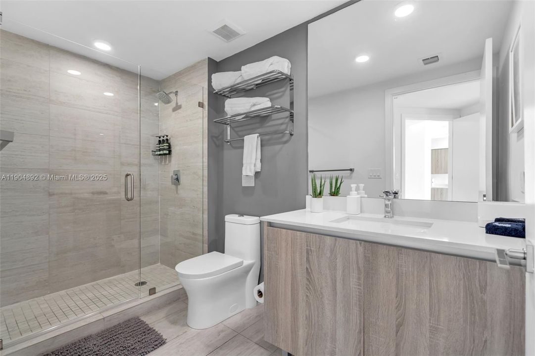 For Sale: $699,000 (2 beds, 2 baths, 1062 Square Feet)