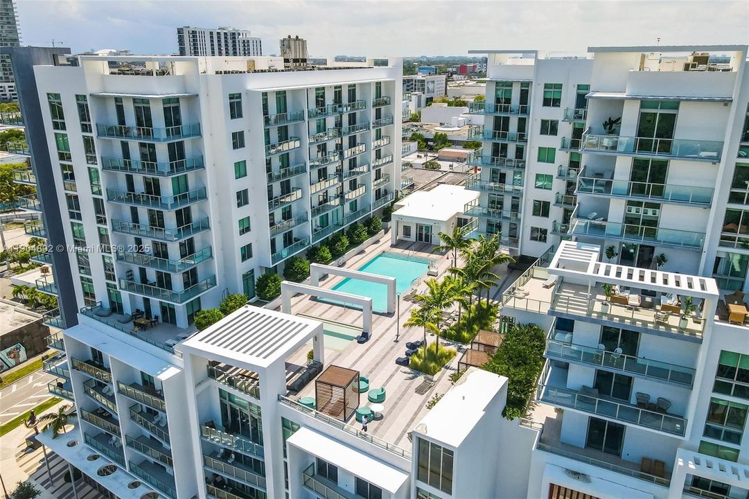 For Sale: $699,000 (2 beds, 2 baths, 1062 Square Feet)