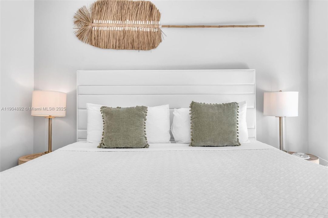 For Sale: $699,000 (2 beds, 2 baths, 1062 Square Feet)