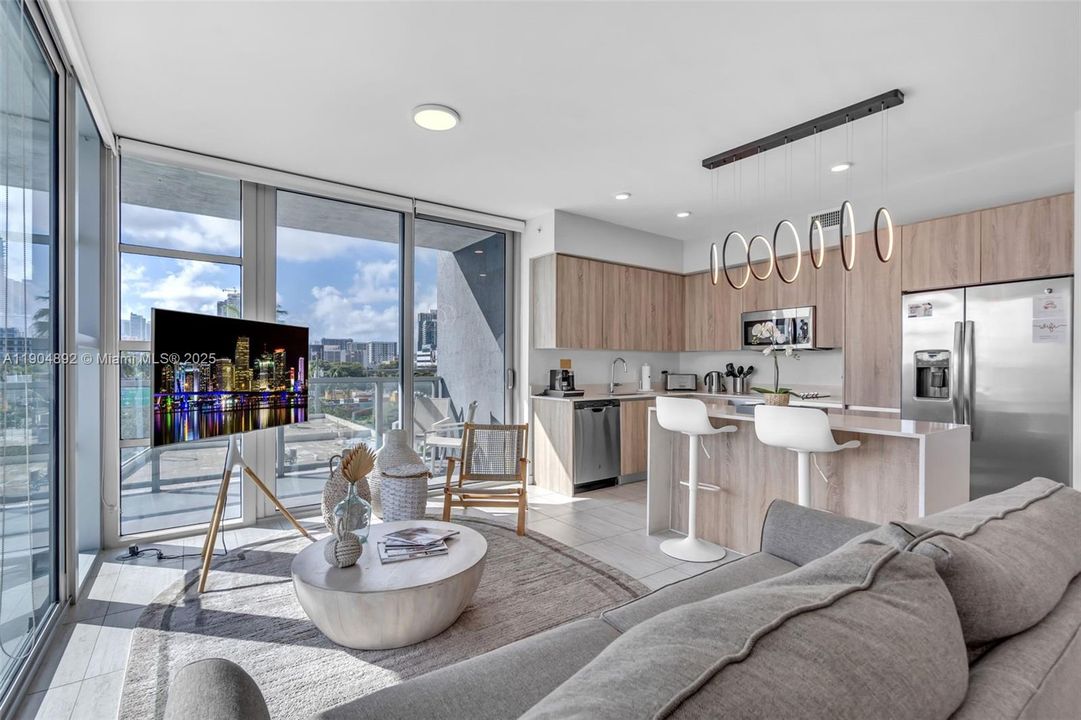 For Sale: $699,000 (2 beds, 2 baths, 1062 Square Feet)