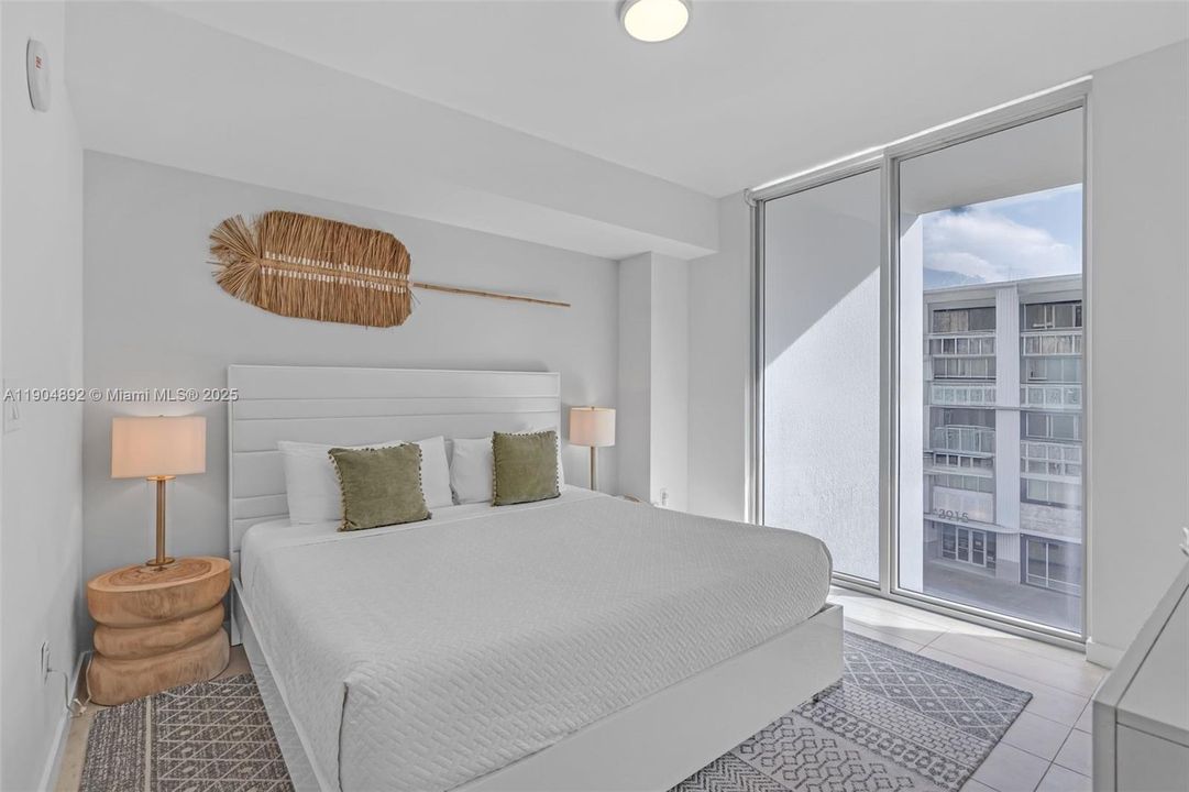 For Sale: $699,000 (2 beds, 2 baths, 1062 Square Feet)