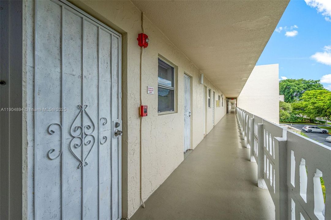 For Sale: $184,900 (2 beds, 2 baths, 1144 Square Feet)