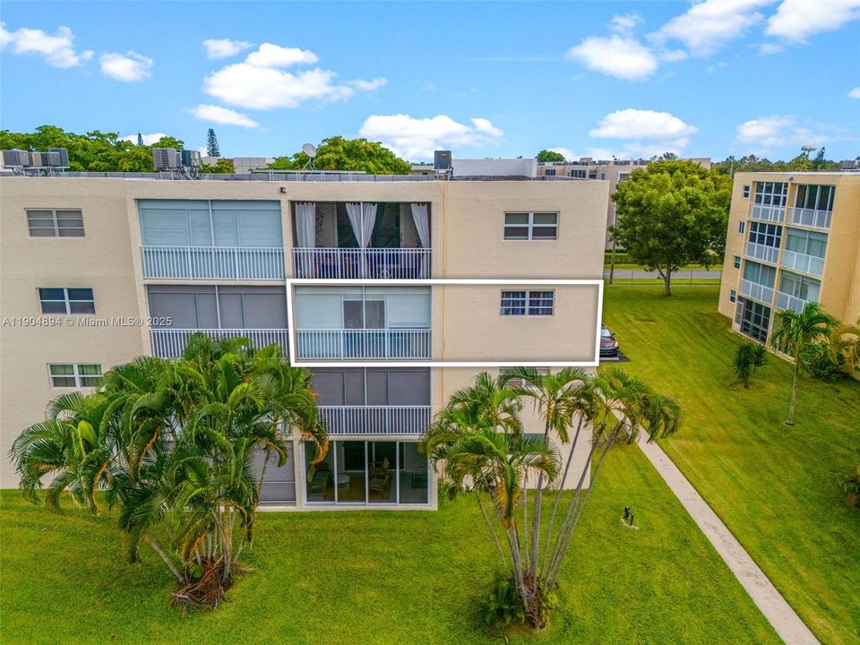 For Sale: $184,900 (2 beds, 2 baths, 1144 Square Feet)