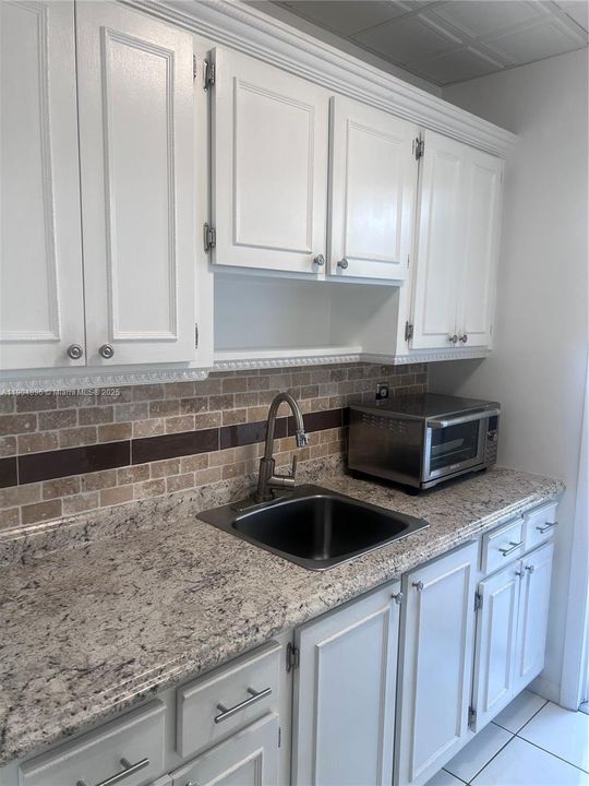 For Sale: $124,000 (2 beds, 1 baths, 705 Square Feet)