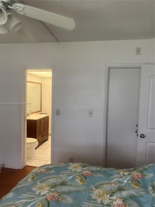 For Sale: $124,000 (2 beds, 1 baths, 705 Square Feet)