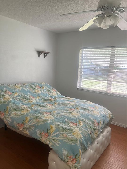 For Sale: $124,000 (2 beds, 1 baths, 705 Square Feet)