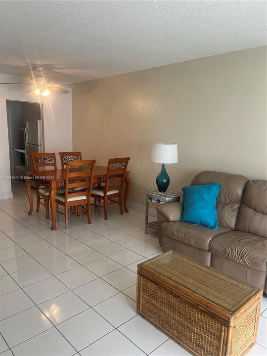 For Sale: $124,000 (2 beds, 1 baths, 705 Square Feet)