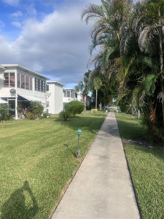 For Sale: $124,000 (2 beds, 1 baths, 705 Square Feet)