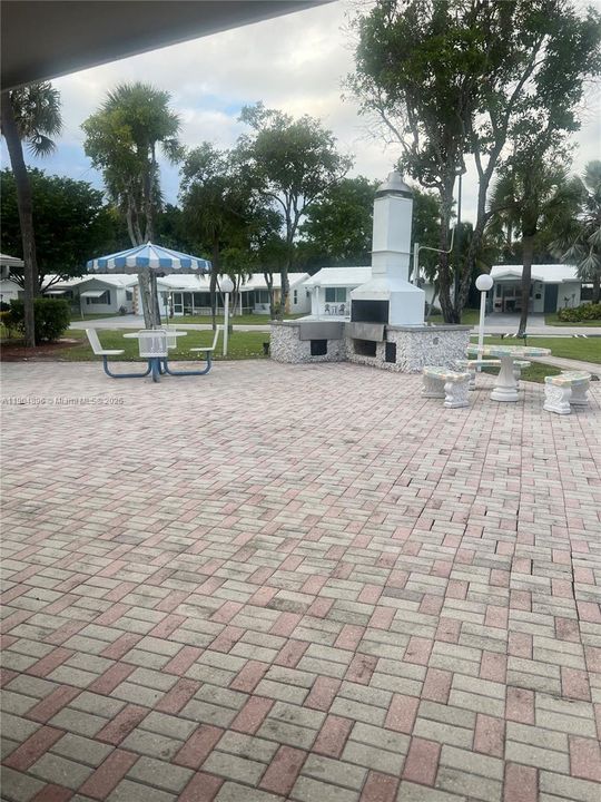 For Sale: $124,000 (2 beds, 1 baths, 705 Square Feet)