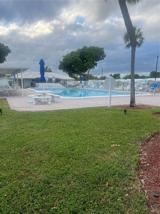 For Sale: $124,000 (2 beds, 1 baths, 705 Square Feet)