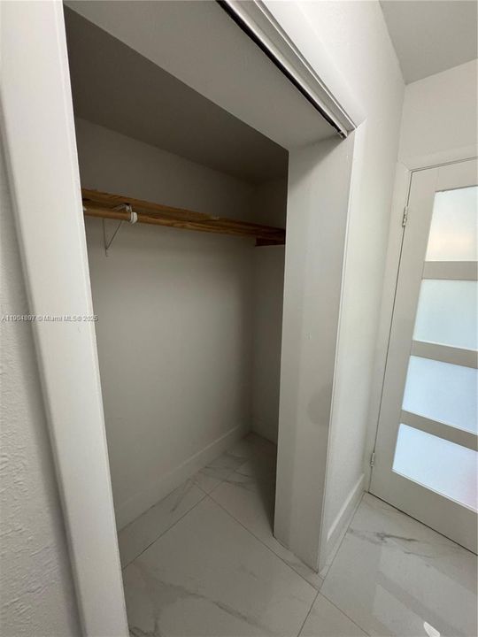 For Rent: $1,250 (1 beds, 1 baths, 2910 Square Feet)