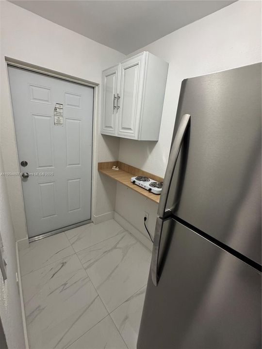 For Rent: $1,250 (1 beds, 1 baths, 2910 Square Feet)