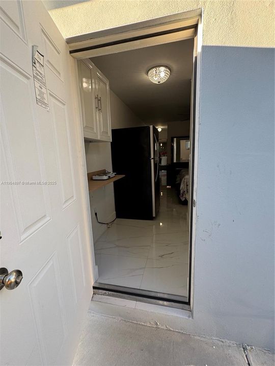 For Rent: $1,250 (1 beds, 1 baths, 2910 Square Feet)